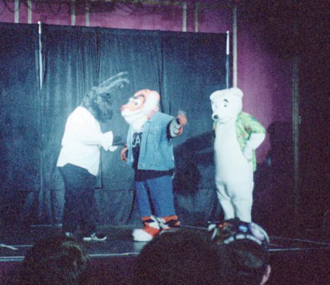 [AC2002_033.jpg thumbnail]