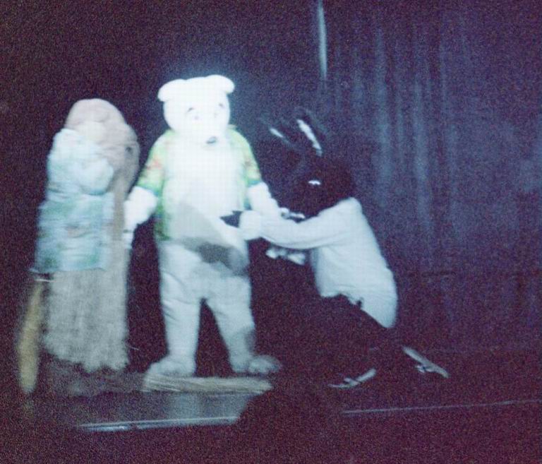 [AC2002_034.jpg thumbnail]