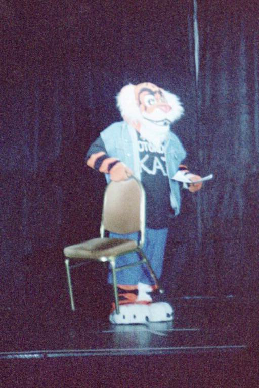 [AC2002_053.jpg thumbnail]