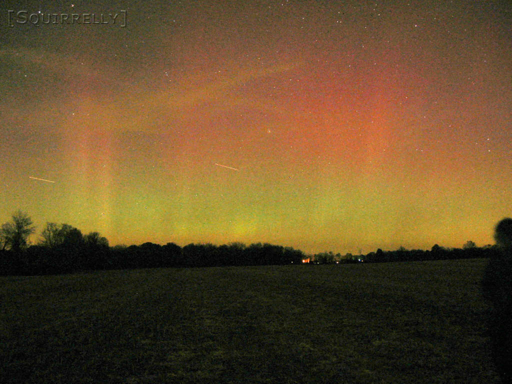 [Aurora20031030_2.jpg thumbnail]